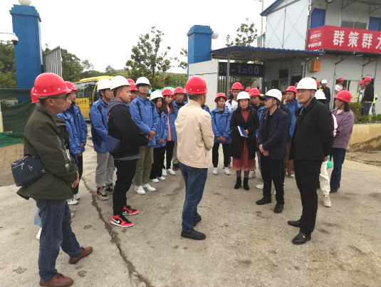土木工程系組織師生赴中鐵十七局畢節(jié)幼專二期建設(shè)項(xiàng)目施工現(xiàn)場參觀學(xué)習(xí)