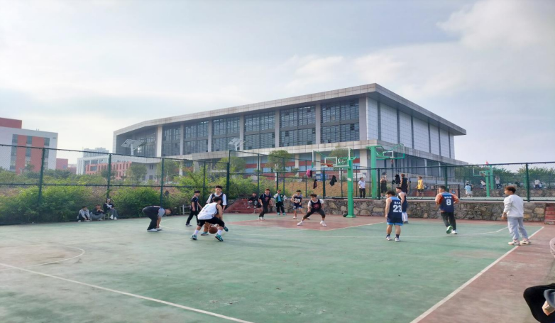 社會(huì)服務(wù)系舉辦籃球迎新杯比賽