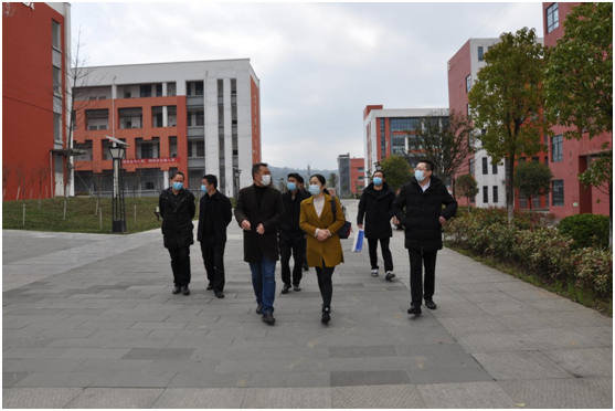 浙江省平湖市領(lǐng)導(dǎo)、企業(yè)家  赴畢節(jié)工業(yè)職業(yè)技術(shù)學(xué)院進行交流座談