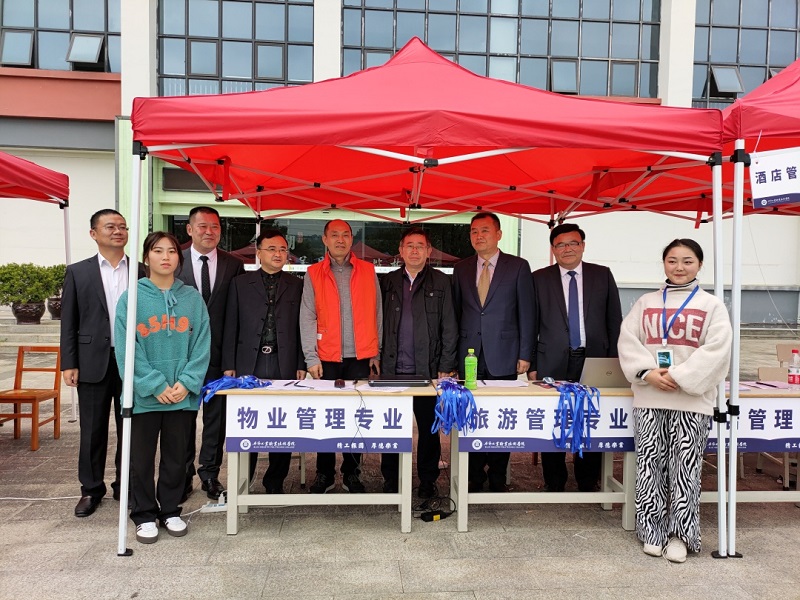 市政協(xié)副主席秦天志、重慶海怡天集團董事局主席張海源一行蒞臨我院考察指導(dǎo)