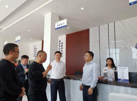 突出學(xué)史力行，為學(xué)生辦實(shí)事解難題 ——畢節(jié)工職院黨委書記李涌到學(xué)生事務(wù)服務(wù)中心、 學(xué)生宿舍走訪調(diào)研