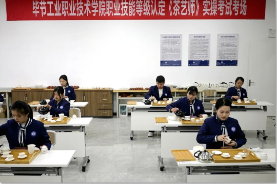 開(kāi)展“1+X”證書(shū)制度試點(diǎn) 拓展學(xué)生就業(yè)創(chuàng)業(yè)本領(lǐng)