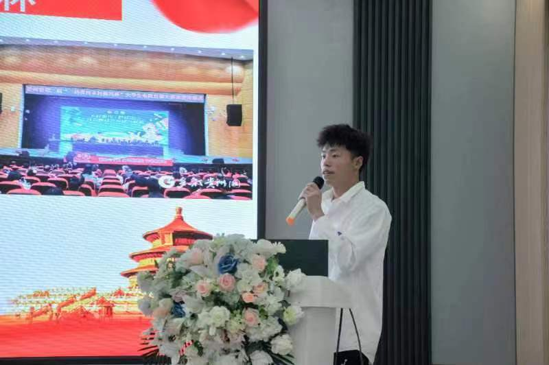 2021-2022學(xué)年國家獎學(xué)金獲得者個人事跡專欄第一期——黃杏、譚程慧