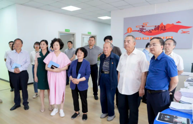 省、市關(guān)心下一代工作委員會赴畢節(jié)工業(yè)職業(yè)技術(shù)學(xué)院調(diào)研