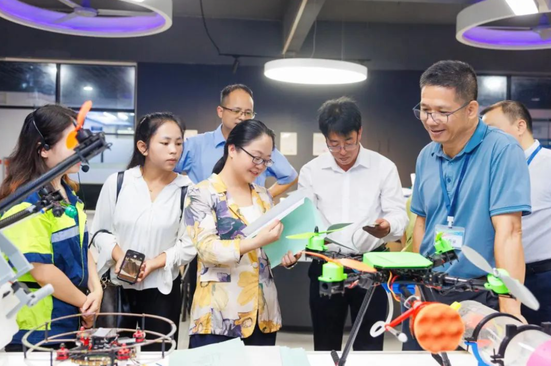 黃文碧一行赴東西部協(xié)作學(xué)?？疾煺{(diào)研