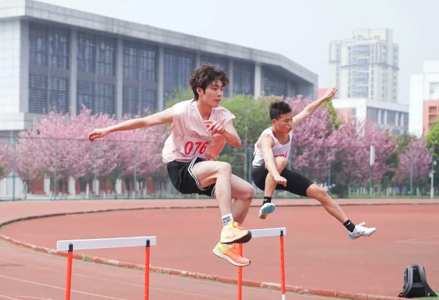 畢節(jié)工業(yè)職業(yè)技術(shù)學(xué)院第六屆田徑運動會圓滿落幕