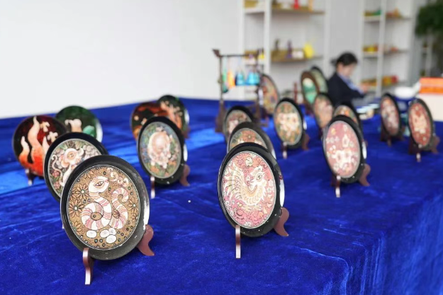 競(jìng)賽進(jìn)行時(shí)｜我院開展黔西北民族民間工藝技藝體驗(yàn)活動(dòng)，技能大賽與文化傳承同行